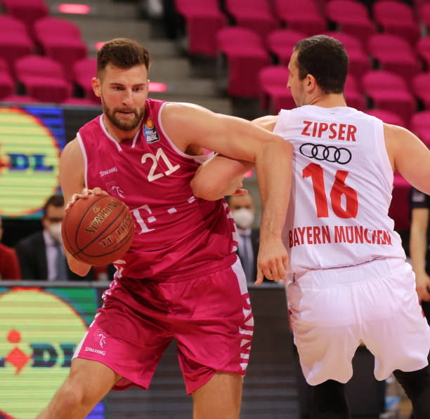 麟飞身暴扣 麟飞身暴扣